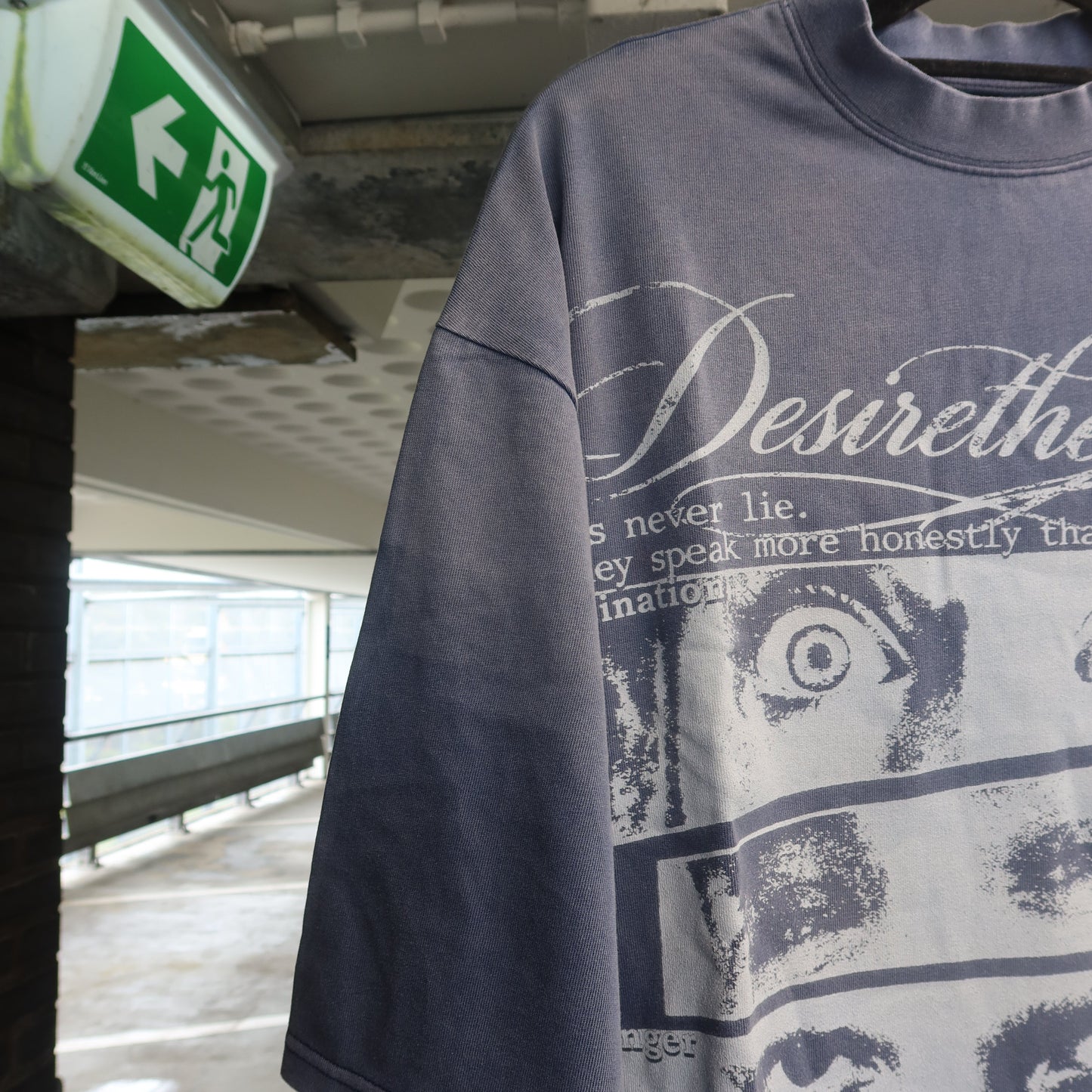WOMEN'S EYES TEE