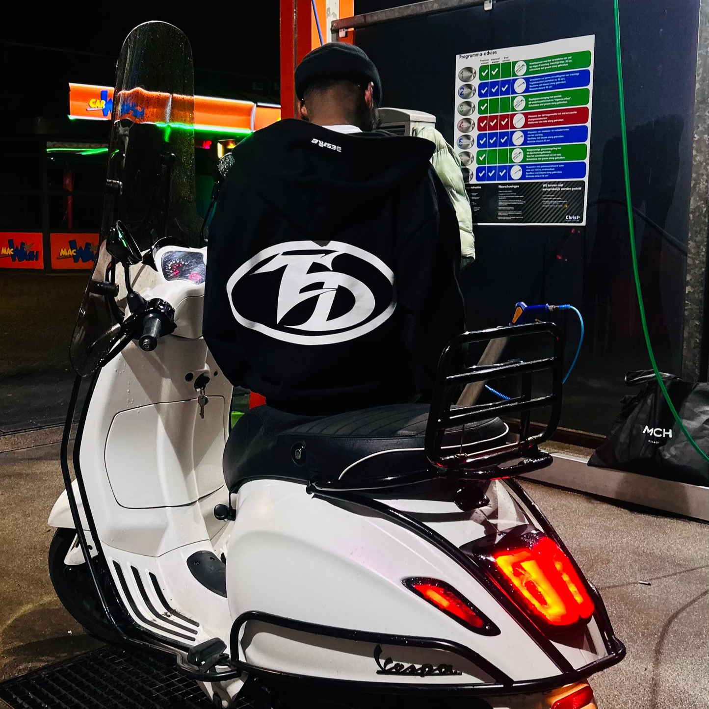 TD BADGE ZIP UP
